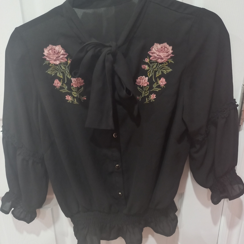 Black Floral Embroidered Blouse - Axes Femmes